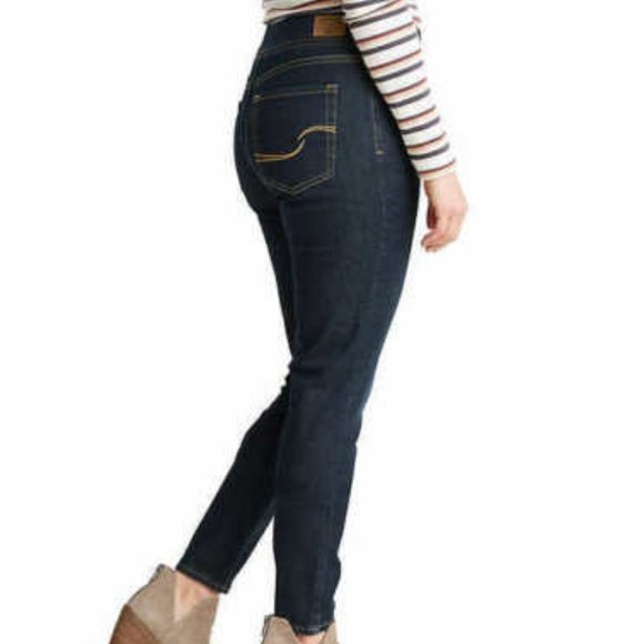 Levi's Signature Gold Ladies' Pull-on Jeans - Picture 3 of 8